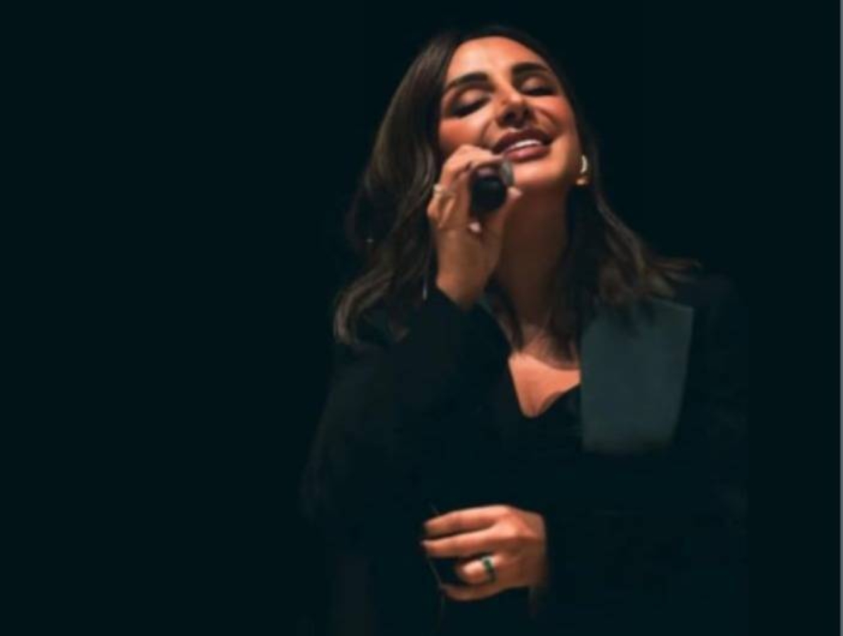 أنغام تبكي وتتجاهل شكر والدها بعد أزمتها الصحية