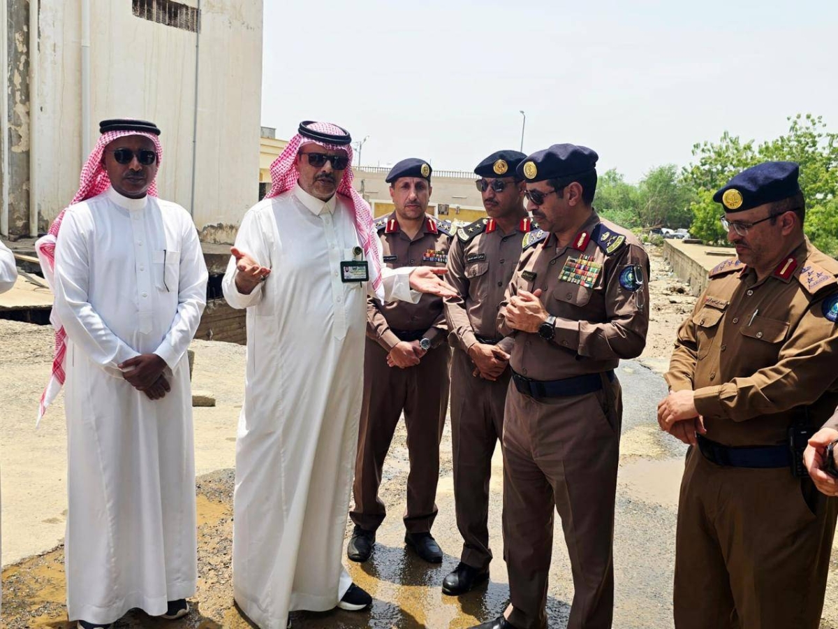 تفقد قنوات تصريف مياه الأمطار في وادي دغبج بمحايل