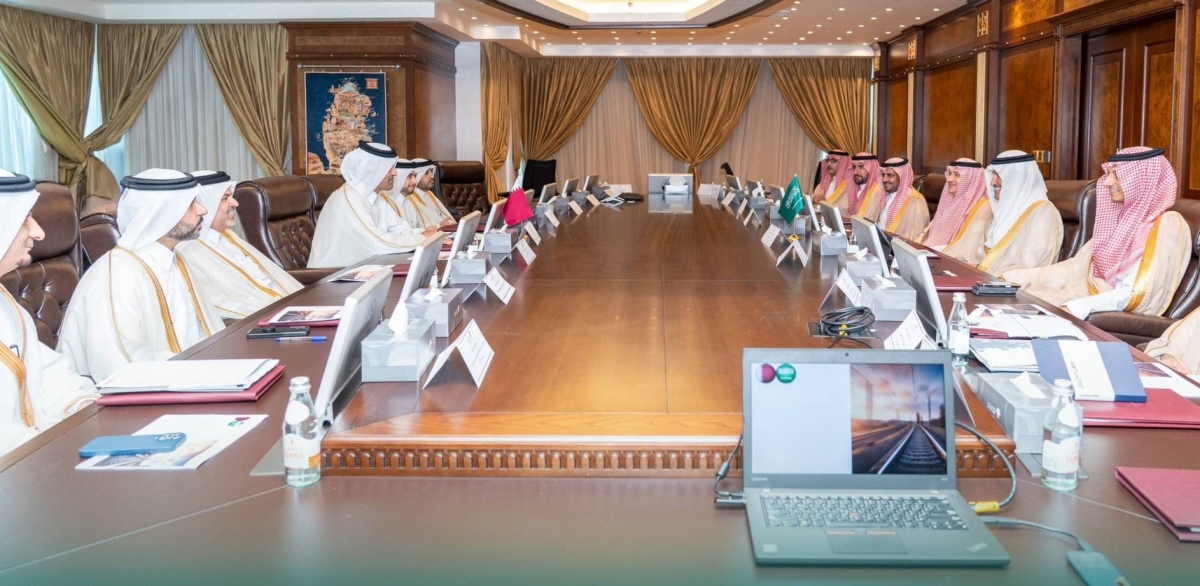 تعزيز التعاون بين وزيري النقل والمواصلات في قطر