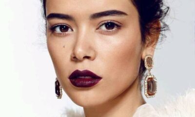 ترند 2025: شفاه التوت الداكنة وأحدث صيحات الجمال