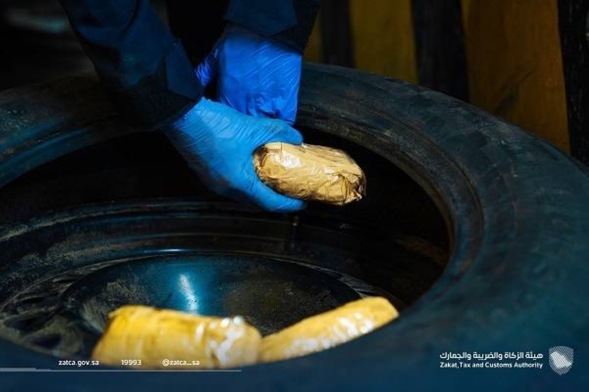 الجمارك تحبط تهريب 300 ألف حبة كتباجون بنجاح