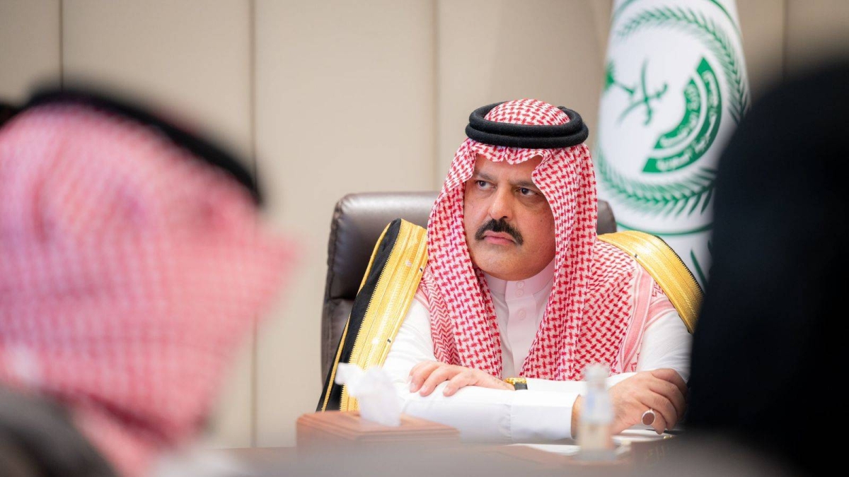 أمير حائل يركز على تحسين القبول الجامعي والتنمية