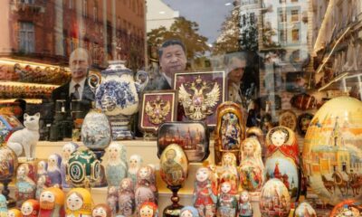 شي جينبينغ يعزز نفوذ الصين بقمة أمنية وعرض عسكري