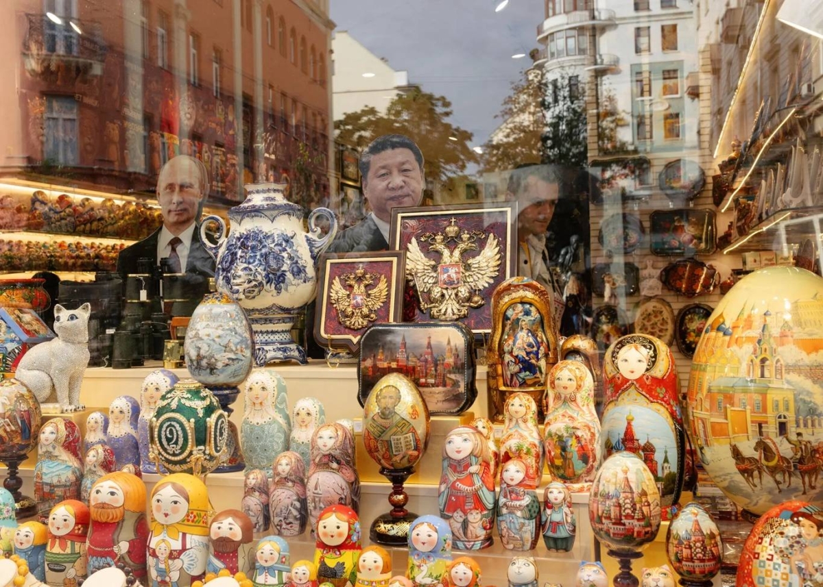 شي جينبينغ يعزز نفوذ الصين بقمة أمنية وعرض عسكري