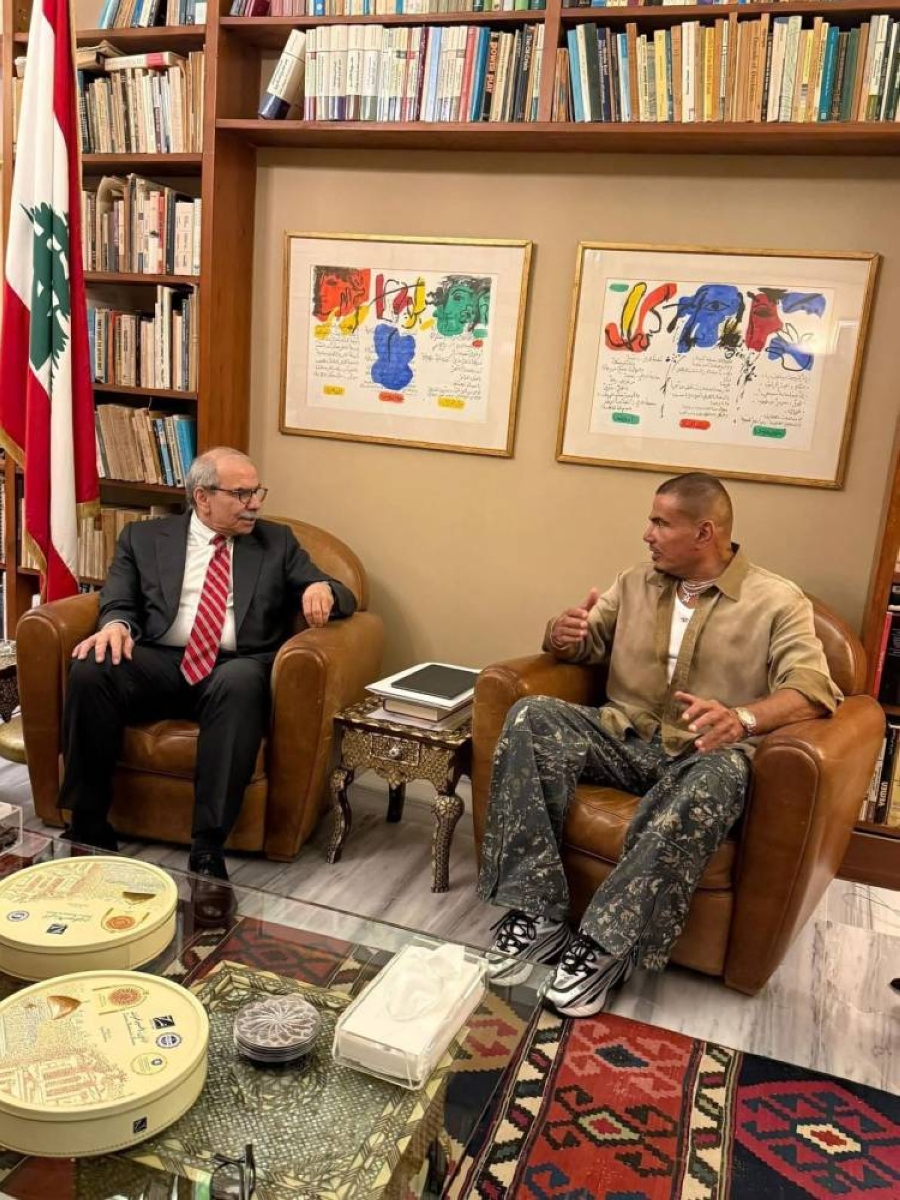 رئيس وزراء لبنان يستضيف عمرو دياب: تفاصيل اللقاء