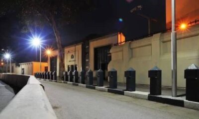 إغلاق السفارة البريطانية في القاهرة: الأسباب والتداعيات