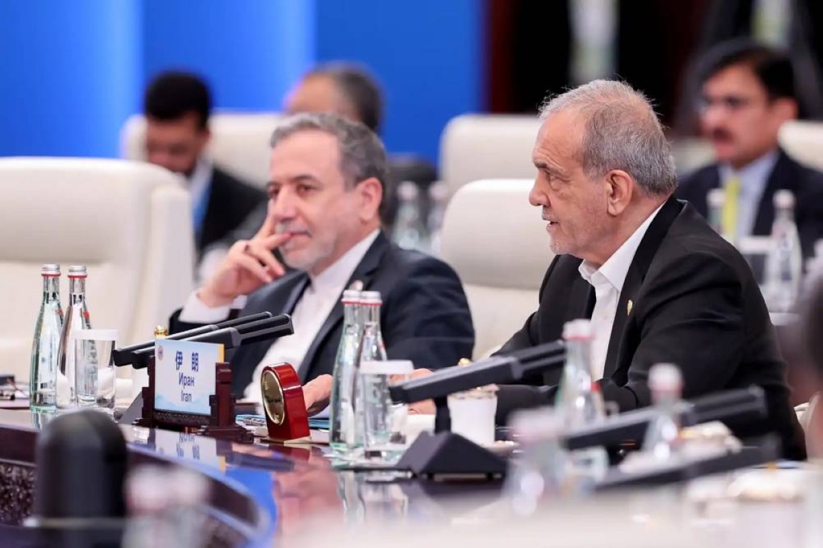 إيران تدعو أمريكا وأوروبا لإنهاء سياسة العداء