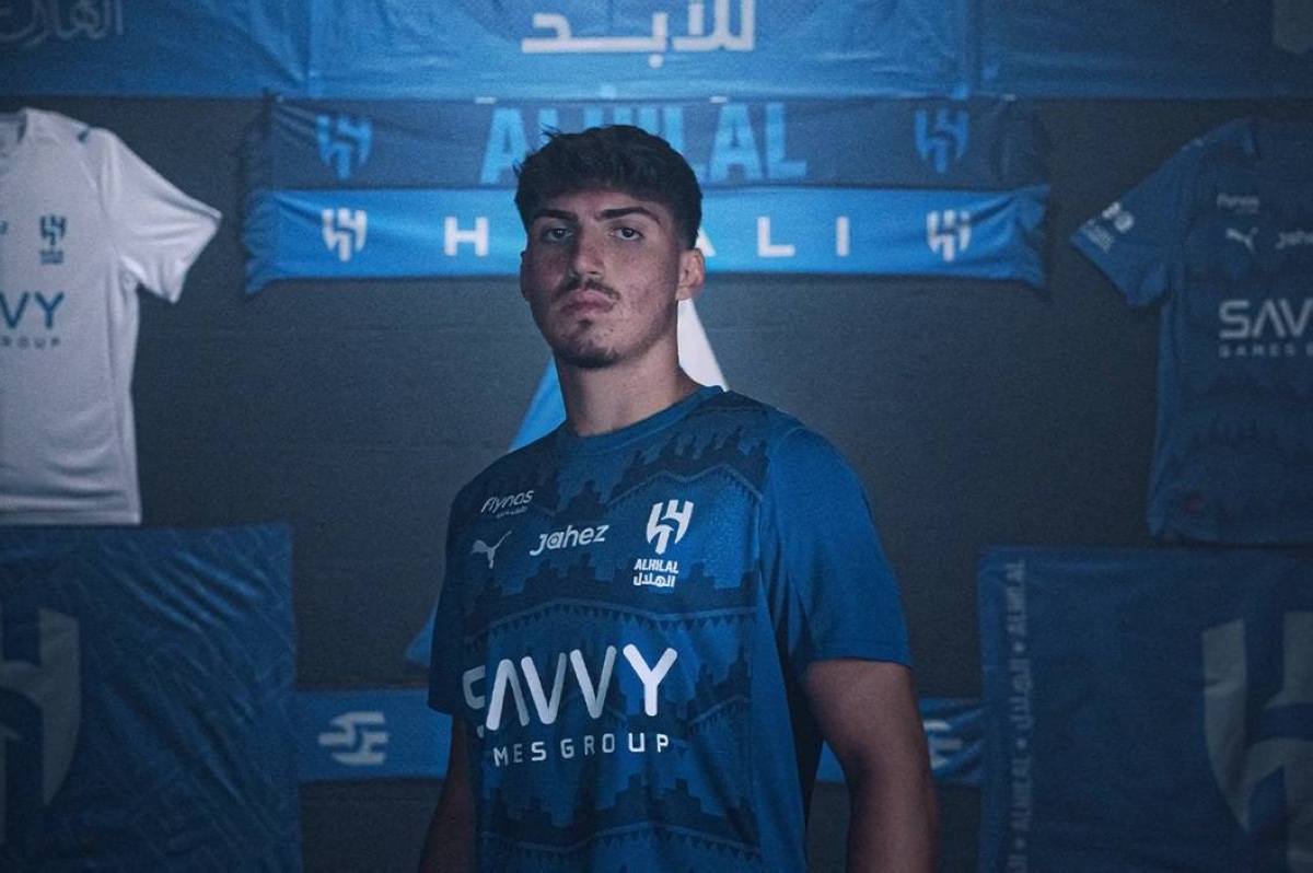 الهلال يضم المدافع التركي أكتشيشيك لتعزيز الدفاع
