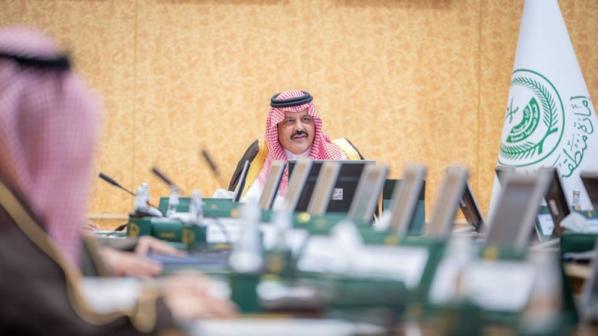 أمير حائل يعزز جاهزية الفرق الميدانية لمواجهة السيول