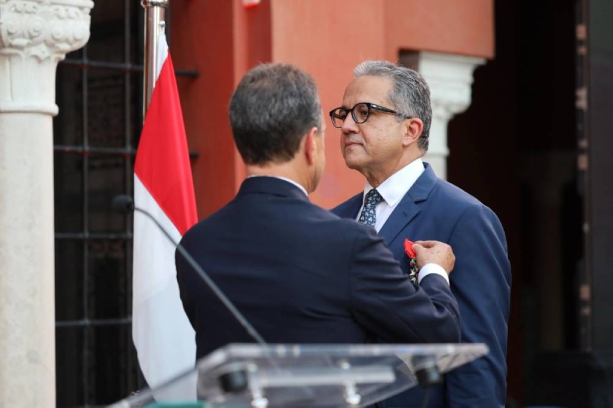 فرنسا تكرم مرشح مصر لليونسكو بجائزة جوقة الشرف