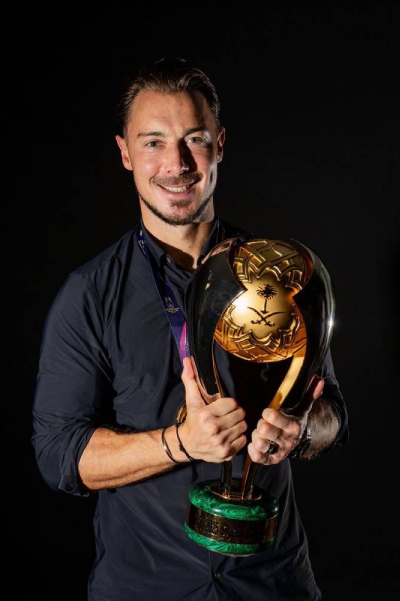 يايسله يقود الأهلي حتى 2027: استمرارية النجاح