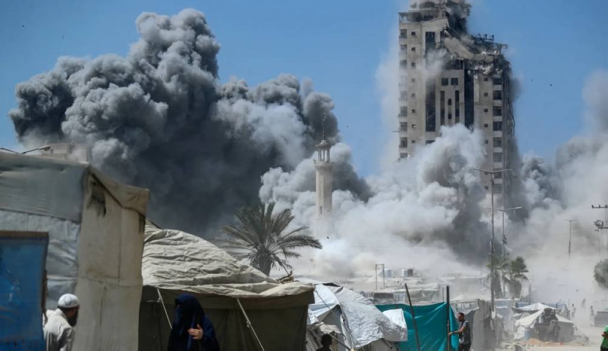 إسرائيل تواصل هدم أبراج غزة وتستهدف النازحين