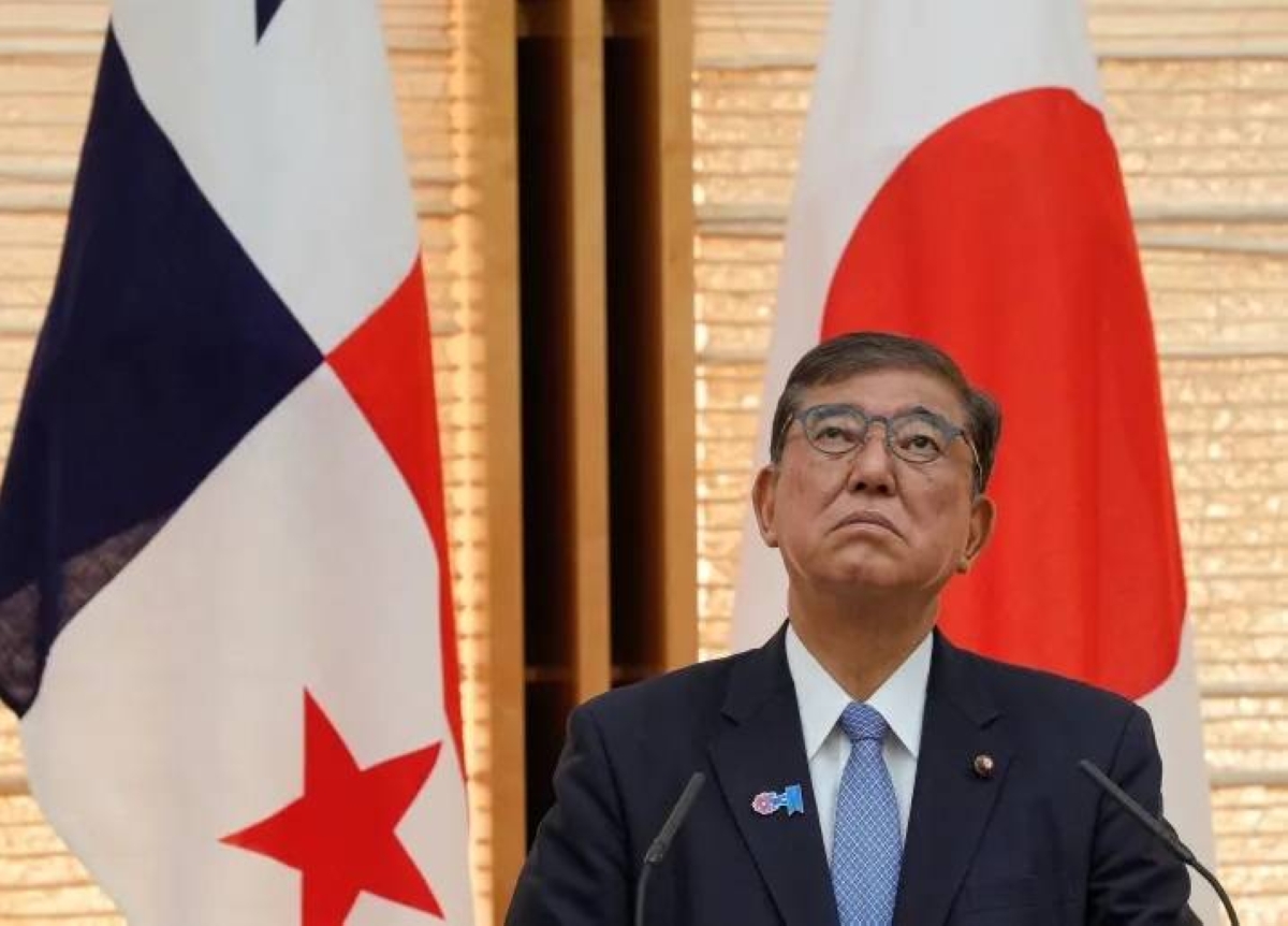 استقالة رئيس وزراء اليابان لتفادي انقسامات حزبية