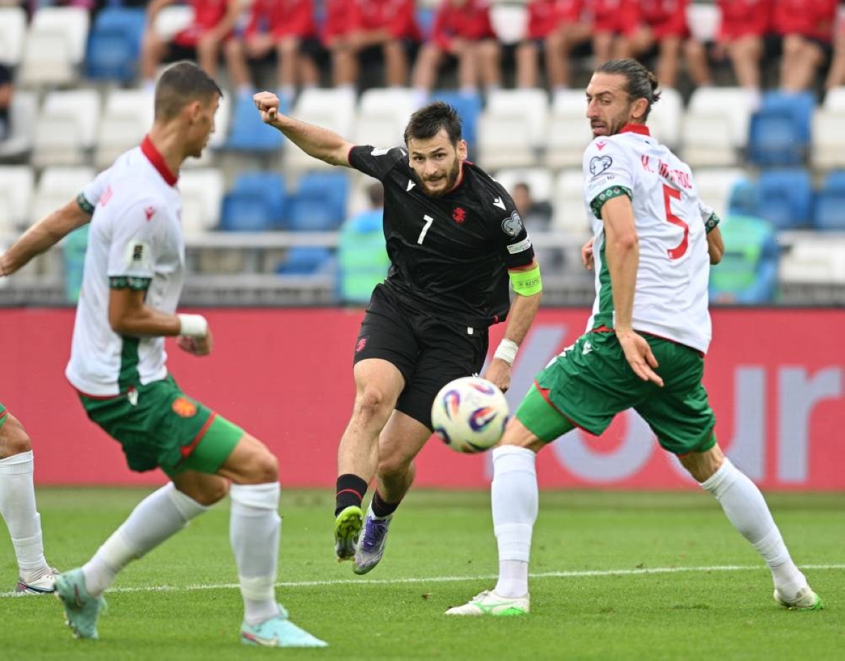 جورجيا تهزم بلغاريا 3-0 في مباراة مثيرة لكرة القدم