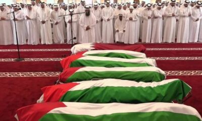 أمير قطر يقود تشييع ضحايا العدوان الإسرائيلي بالدوحة