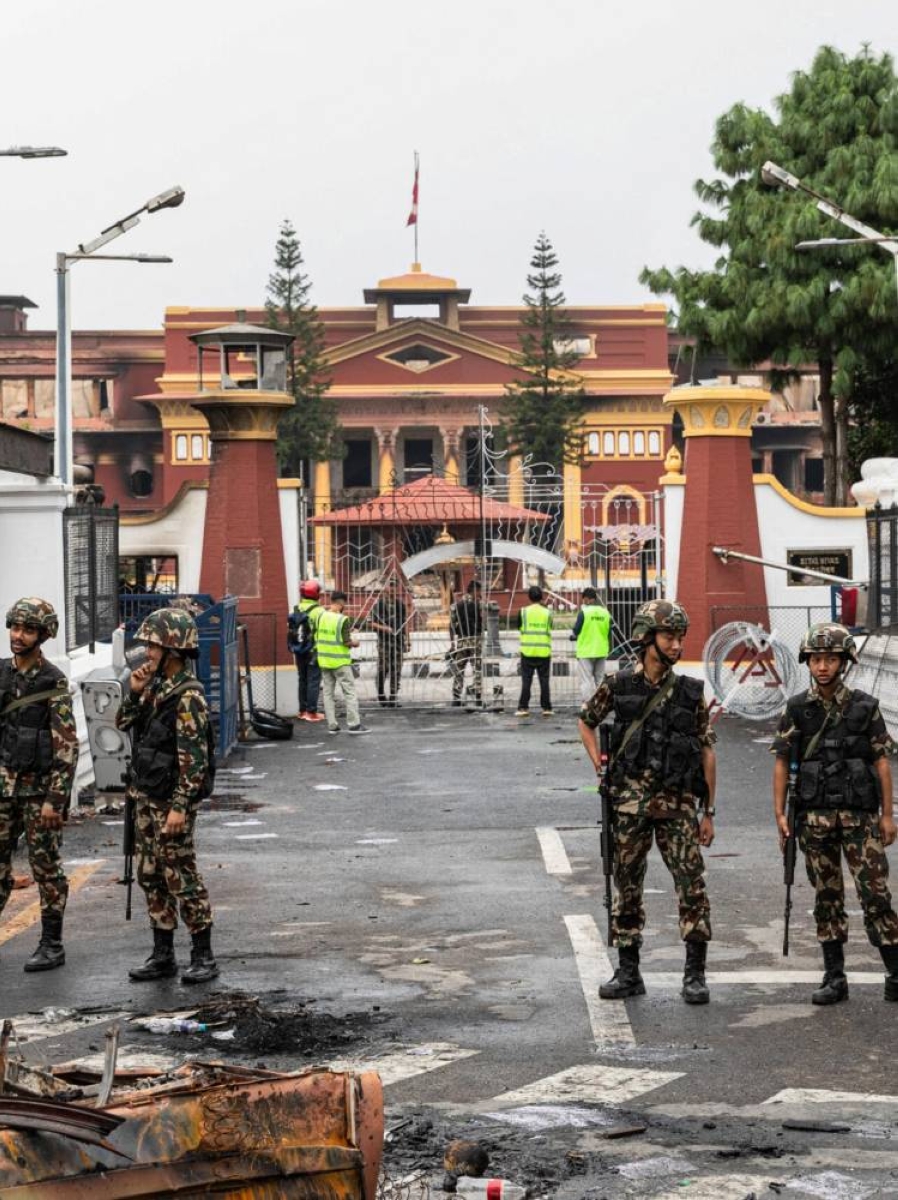 تعيين أول امرأة رئيسة وزراء في نيبال وحل البرلمان