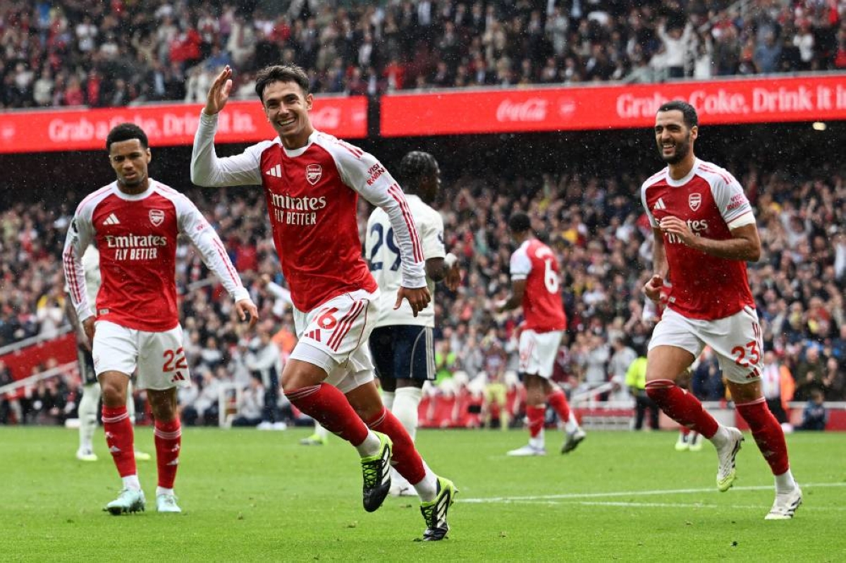 أرسنال يهزم نوتنجهام بثلاثية في الدوري الإنجليزي