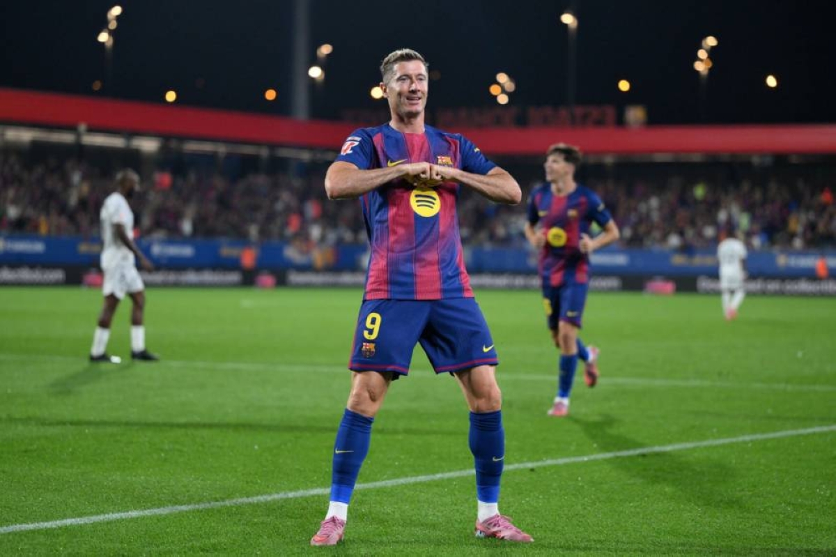 برشلونة يسحق فالنسيا بسداسية في الدوري الإسباني