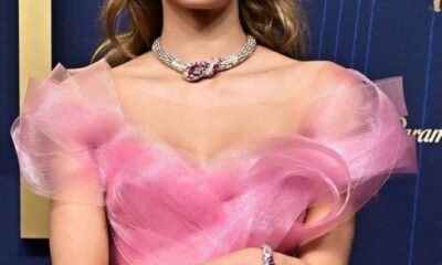 إطلالة ليسا المذهلة في حفل الإيمي 2023