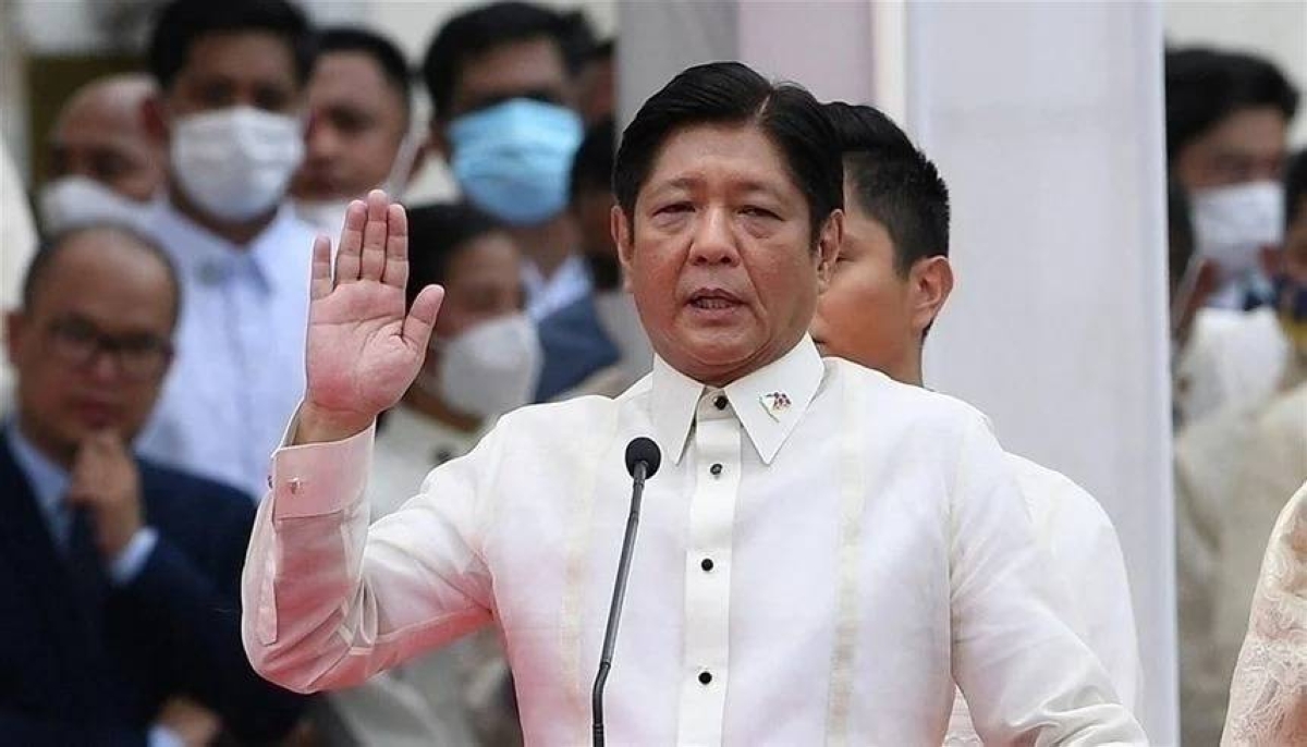 الرئيس الفلبيني يلغي زيارته لنيويورك لمواجهة أزمات بلاده