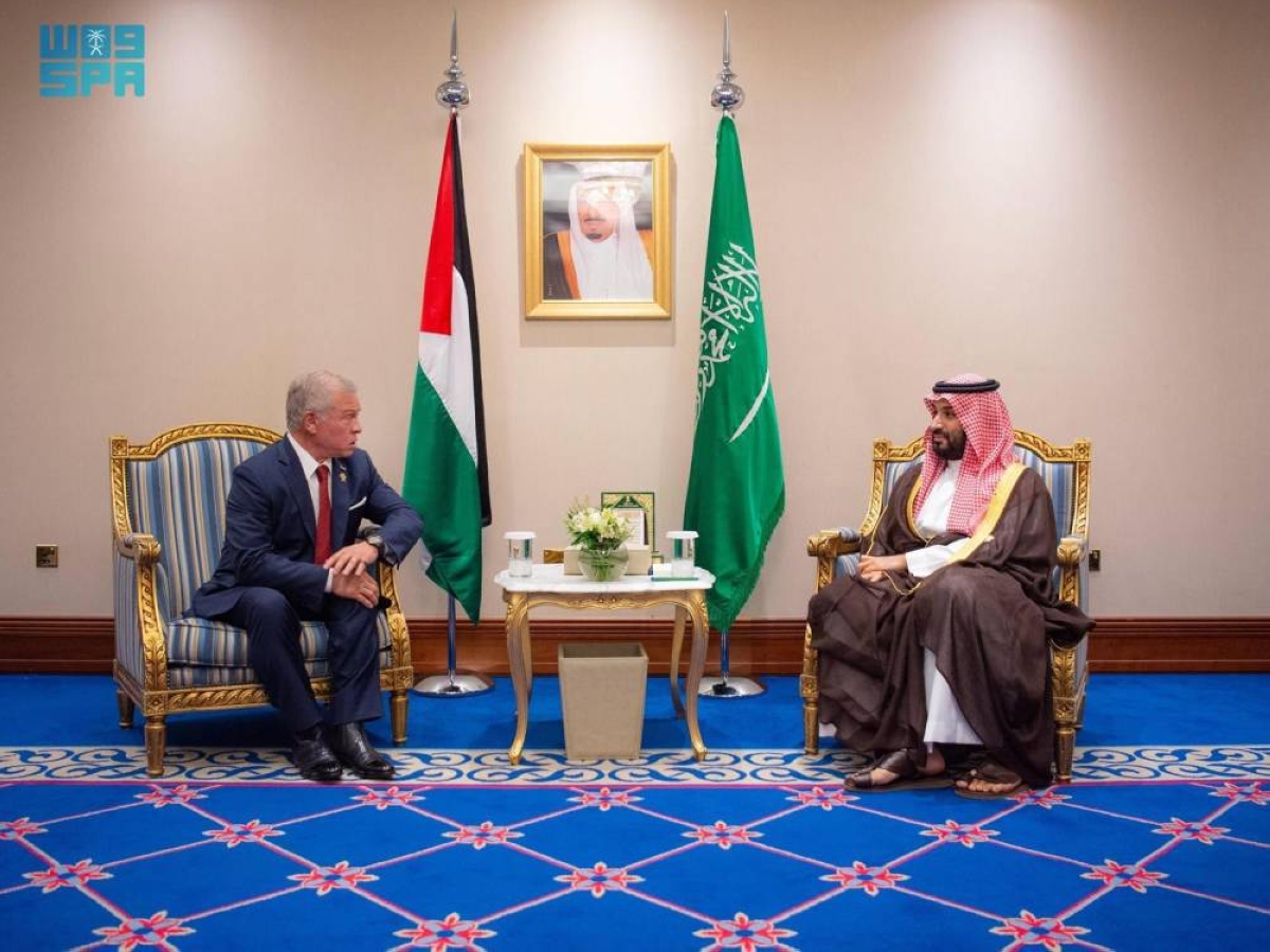 ولي العهد يناقش قضايا مشتركة مع قادة الدول العربية والإسلامية