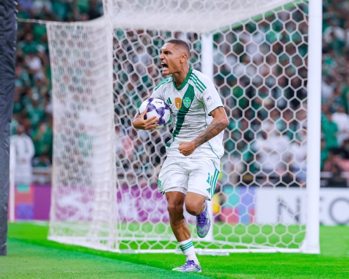 "الكلاسيكو: مواجهة العمالقة في أغلى مباراة كرة قدم"