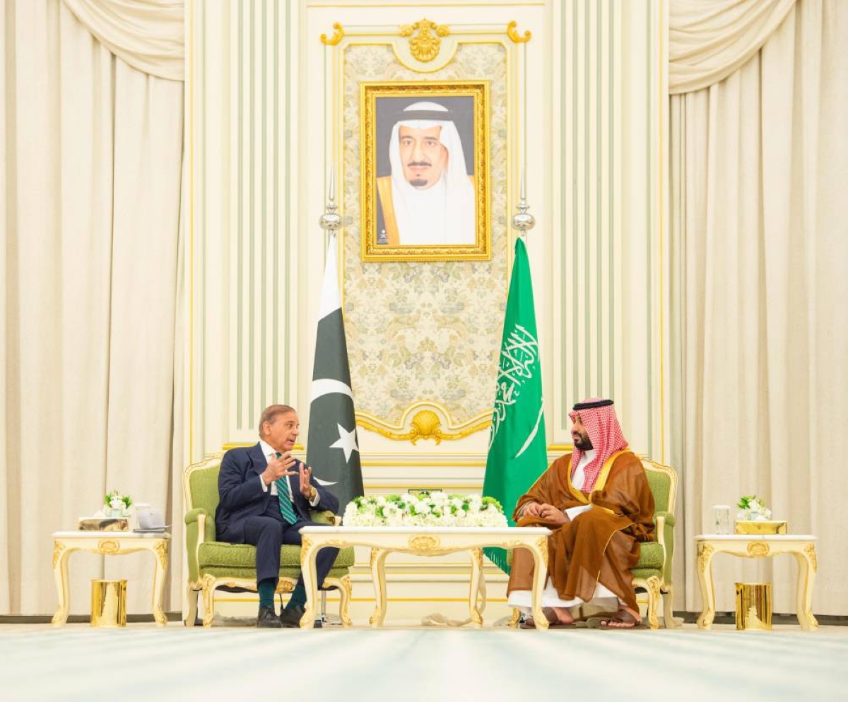مباحثات استراتيجية بين ولي العهد ورئيس وزراء باكستان