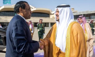 مغادرة رئيس وزراء السودان من الرياض بعد زيارة رسمية