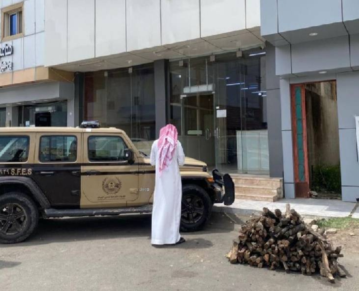 ضبط مخالف لنظام البيئة لاستخدام حطب محلي تجارياً بعسير