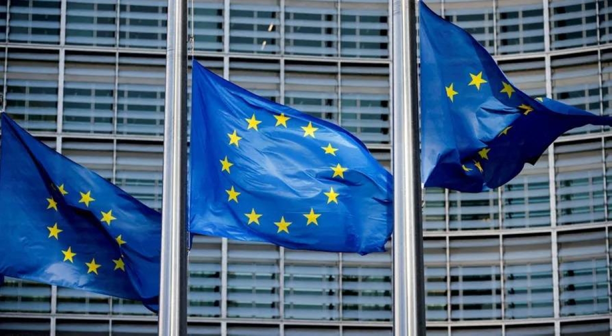 أوروبا تواجه روسيا: حظر النفط والغاز ورد بولندا