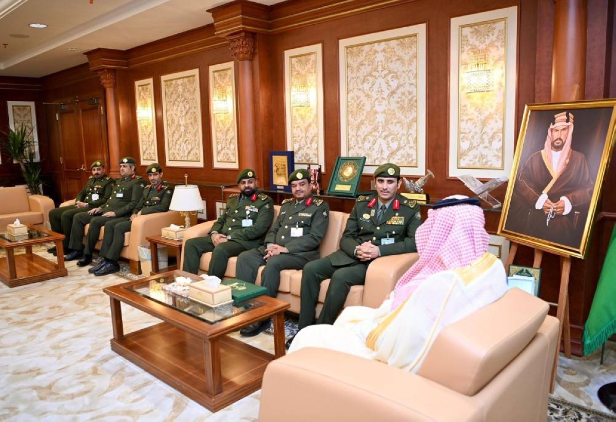 نائب أمير جازان يستعرض تقرير الجوازات السنوي بالمنطقة