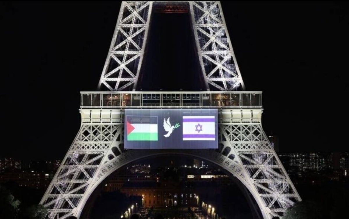 برج إيفل يرفع علم فلسطين والسعودية تدعم الاعتراف الدولي