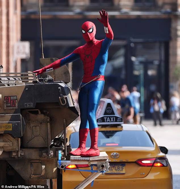إصابة توم هولاند تؤجل تصوير فيلم Spider Man