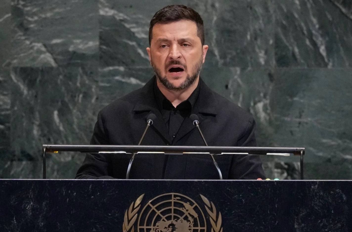زيلينسكي يحذر: سباق تسليح عالمي يهدد السلام