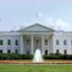 البيت الأبيض يخطط لتسريح آلاف الموظفين قريباً