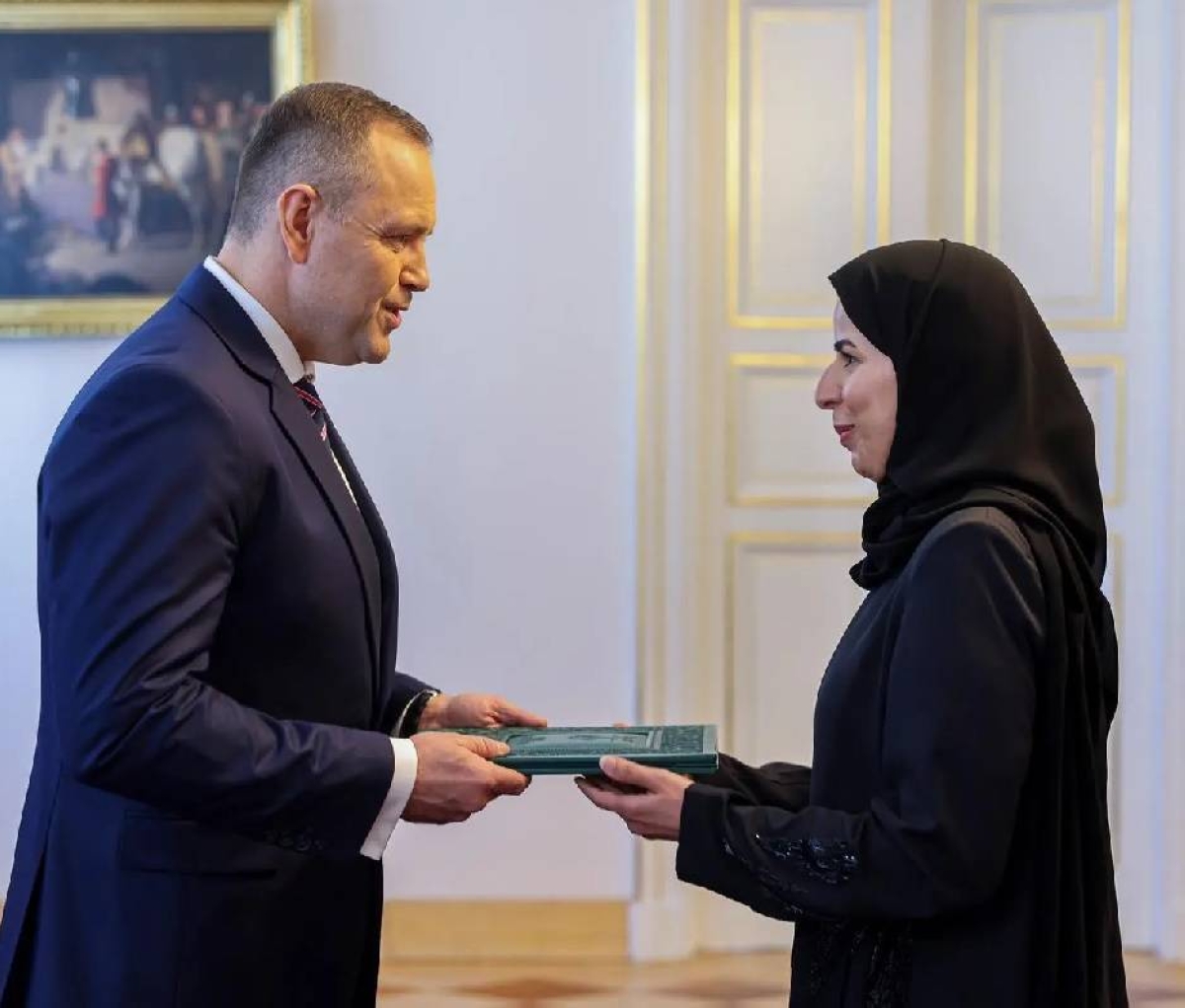 السفيرة الشهوان تسلم أوراق اعتمادها لرئيس بولندا