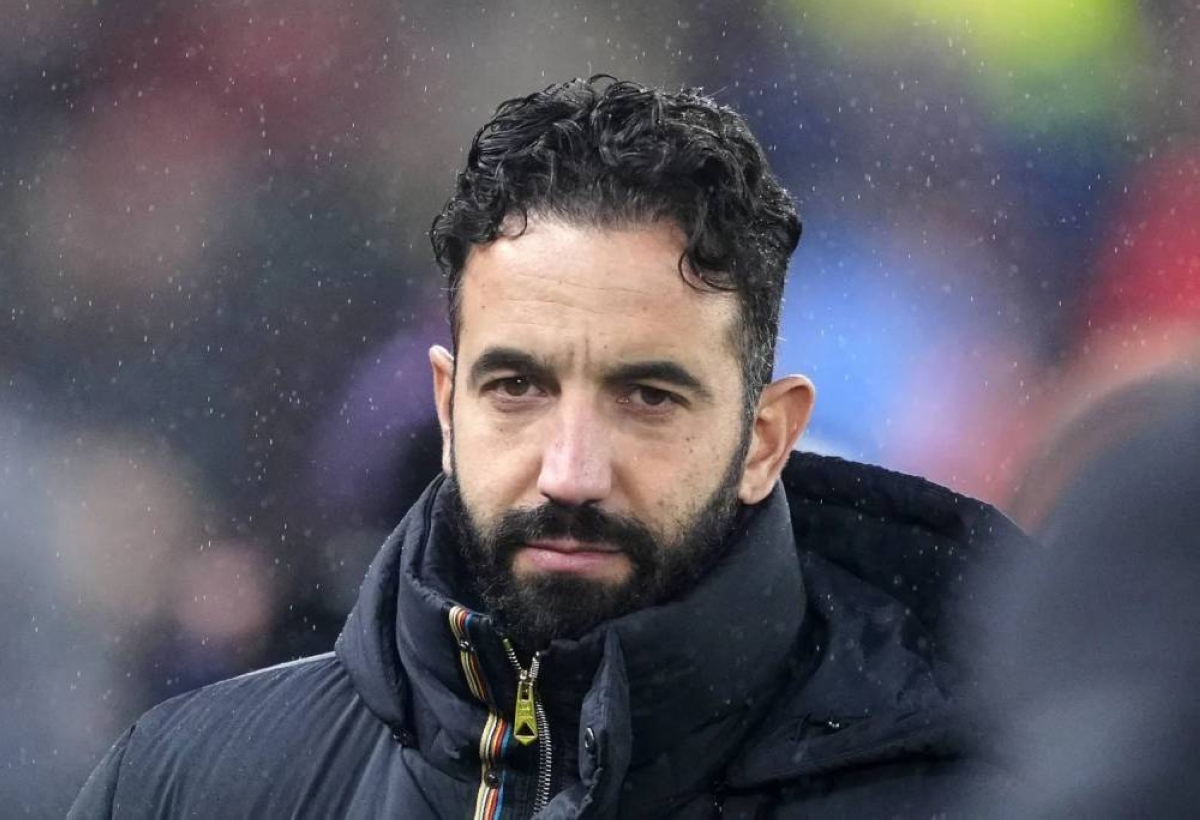 مدرب مانشستر يونايتد يرفض الاستقالة بعد الخسارة