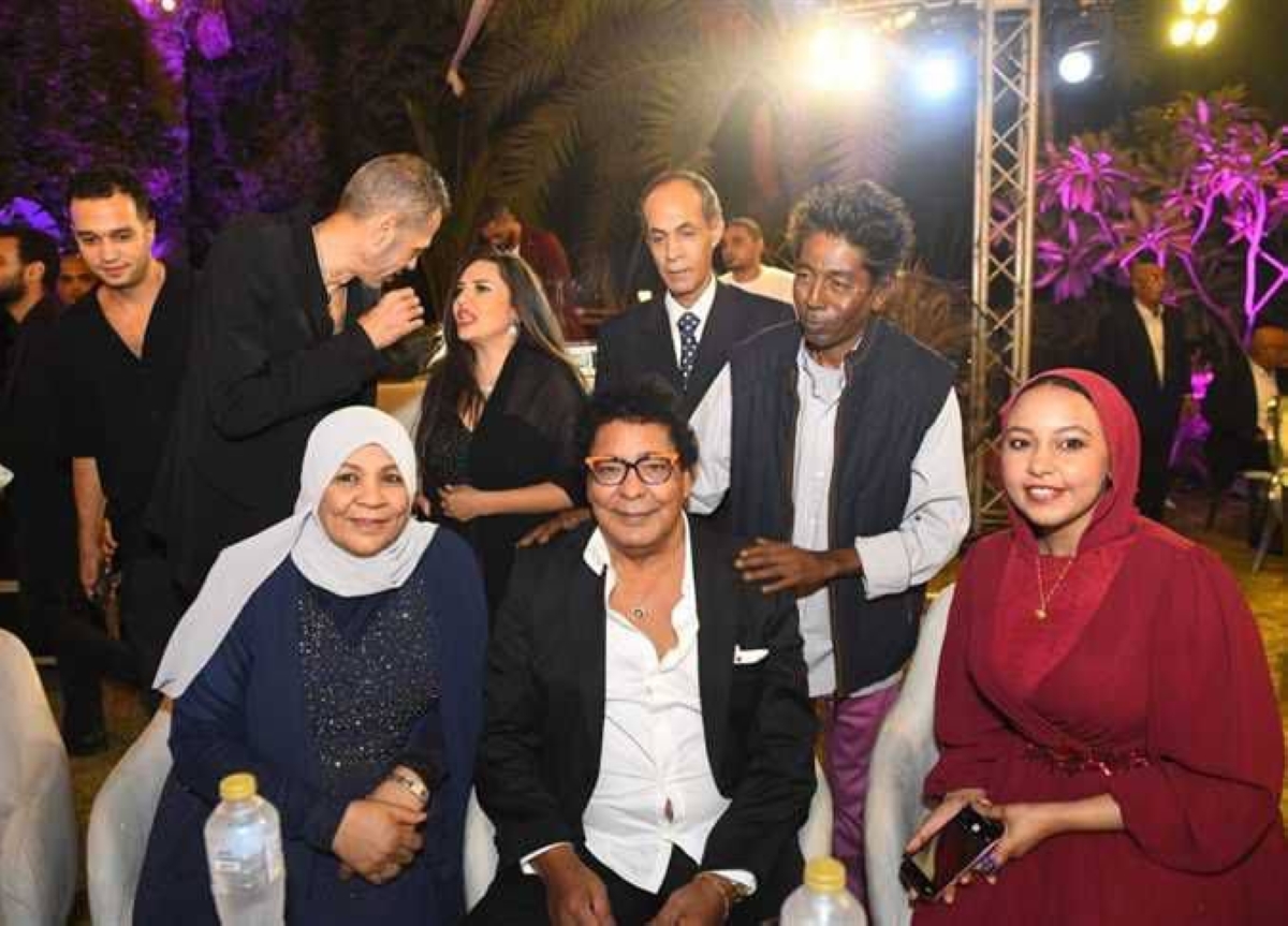 محمد منير يتألق في حفل زفاف ابنة شقيقته