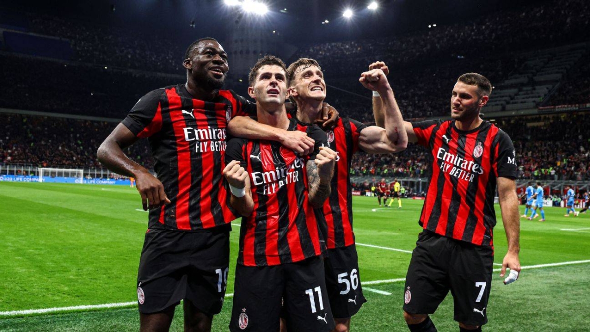 ميلان يتفوق على نابولي ويتصدر الدوري الإيطالي