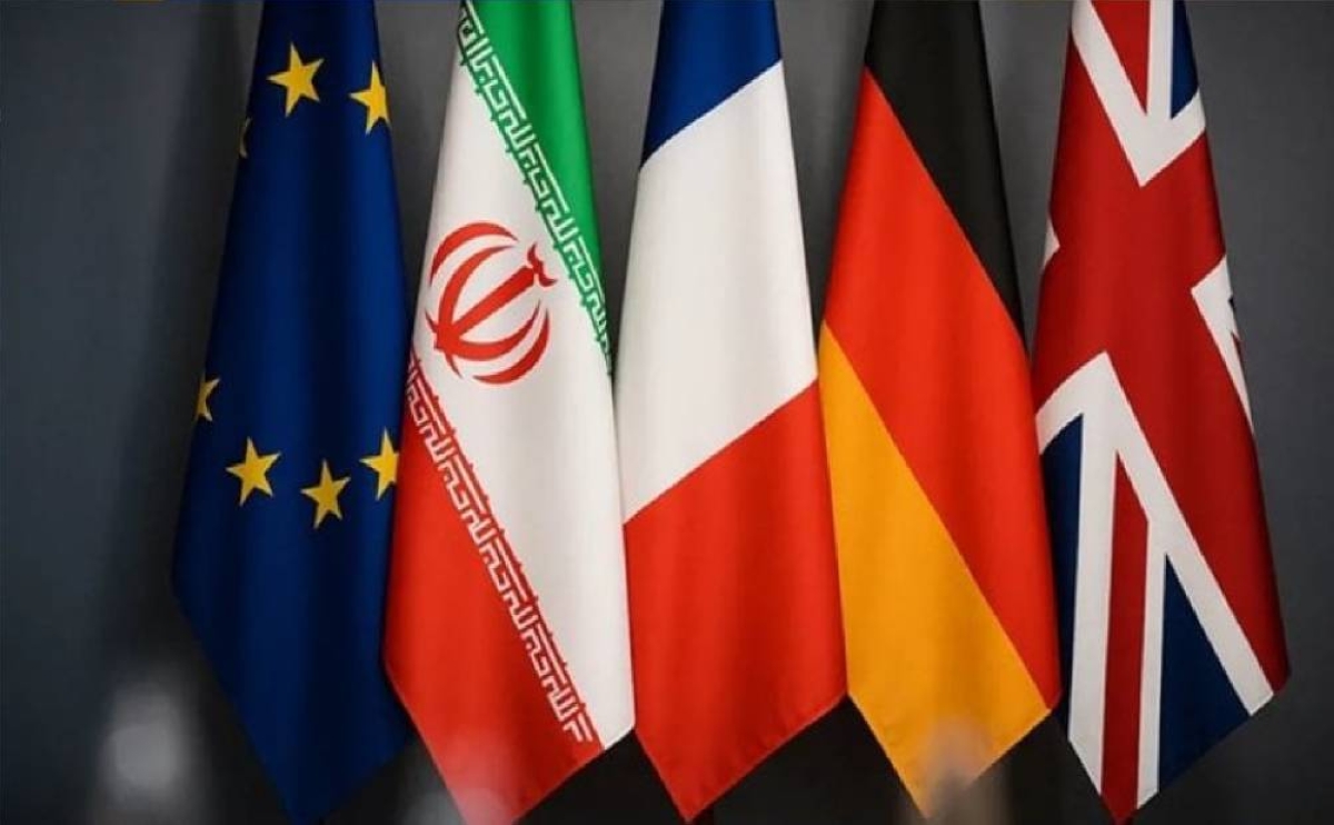 إيران تهدد بالانسحاب من معاهدة النووي والترويكا تحذر