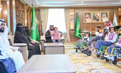 أمير جازان يستعرض برامج دعم الأطفال ذوي الإعاقة
