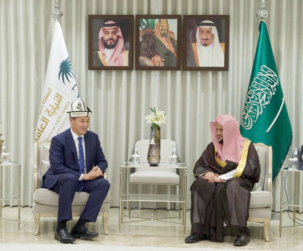 تبادل الخبرات بين النائب العام وسفير قرغيزستان
