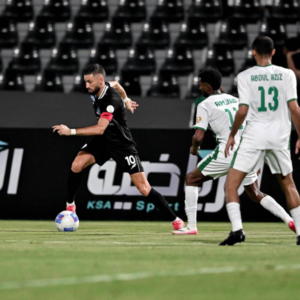 الشباب يتفوق على النهضة في بداية دوري أبطال الخليج