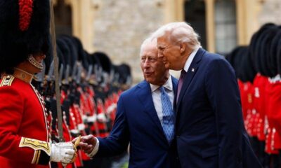 إقالة مسؤول أمريكي بسبب رفض هدية ترمب للملك تشارلز