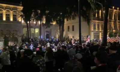 احتجاجات تحاصر القصر الرئاسي في جورجيا: تفاصيل وأحداث