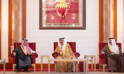 ملك البحرين ووزير الخارجية يبحثان تعزيز العلاقات الثنائية