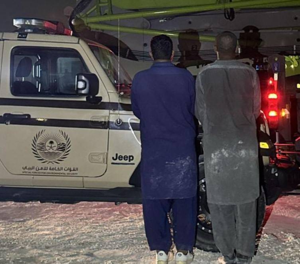 ضبط مخالفين لتفريغ خرسانة تضر التربة بالشرقية