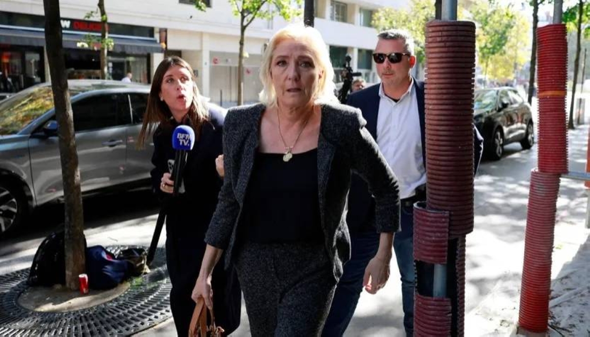 لوبان تهدد الحكومة الفرنسية بعد فشل المحادثات