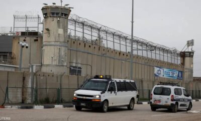 إسرائيل تبدأ نقل الأسرى الفلسطينيين لصفقة تبادل قريبة