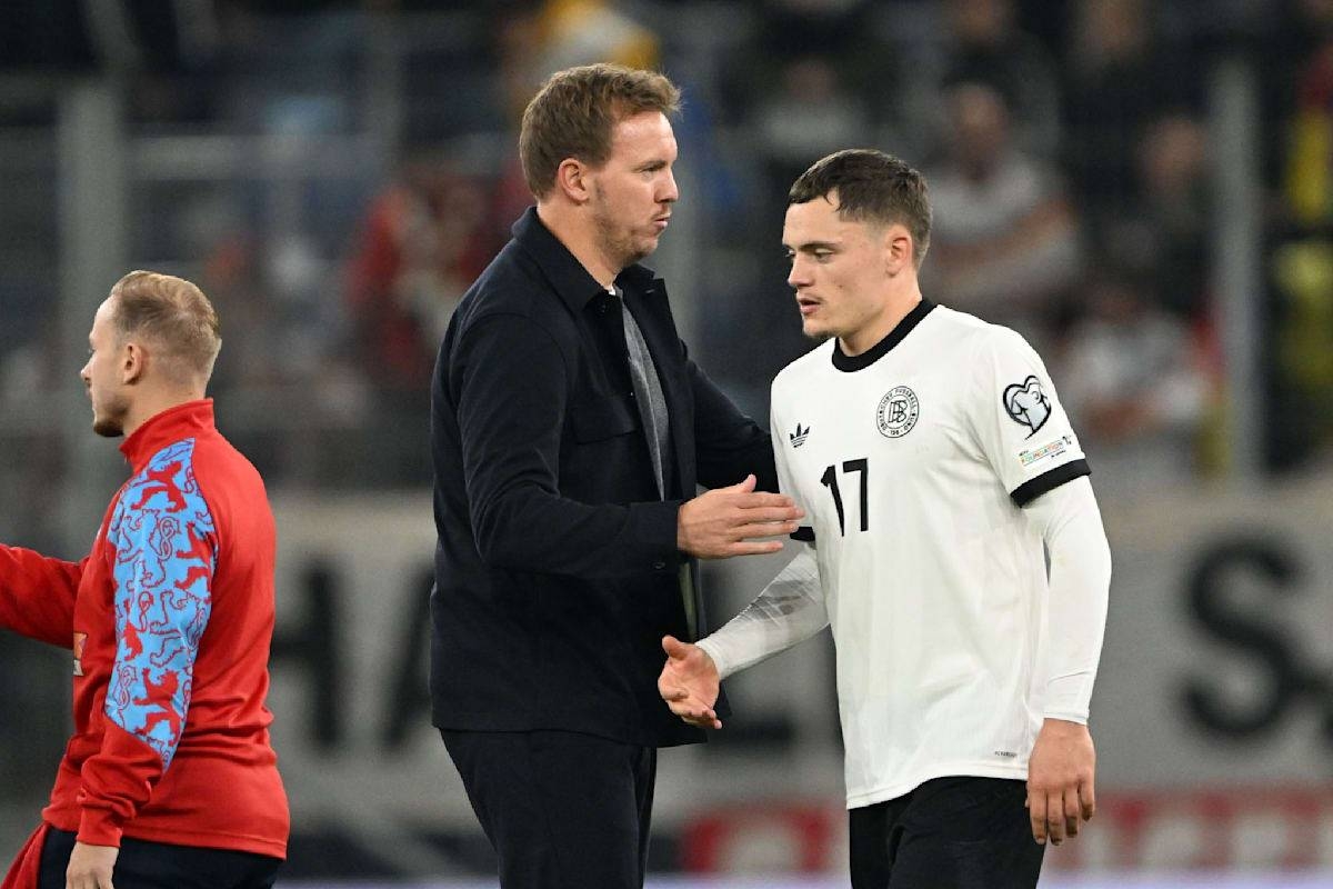 مدرب ألمانيا يساند اللاعب الأغلى في مواجهة الانتقادات
